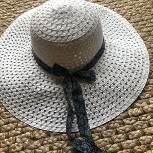 Adorable white w/ paisley “Kentucky Derby”hat.